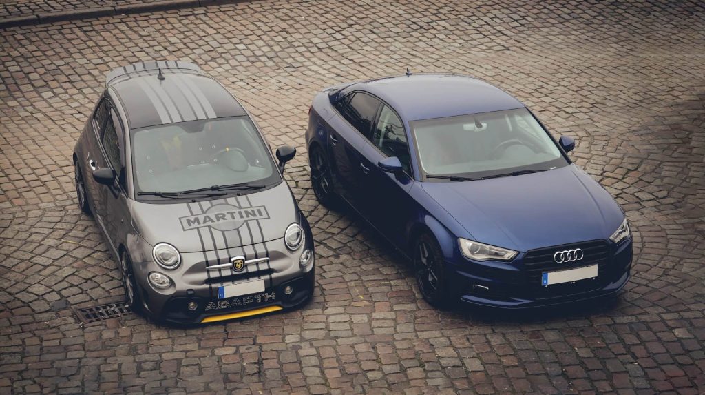 remaps cambridge 7 two cars on cobblestone street